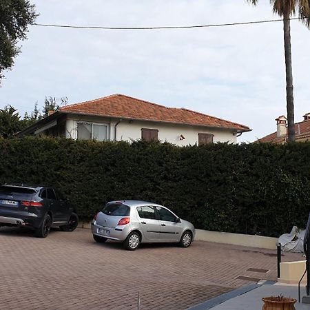 Studio Meuble-Juan Pins-Logt2 Antibes Exterior foto